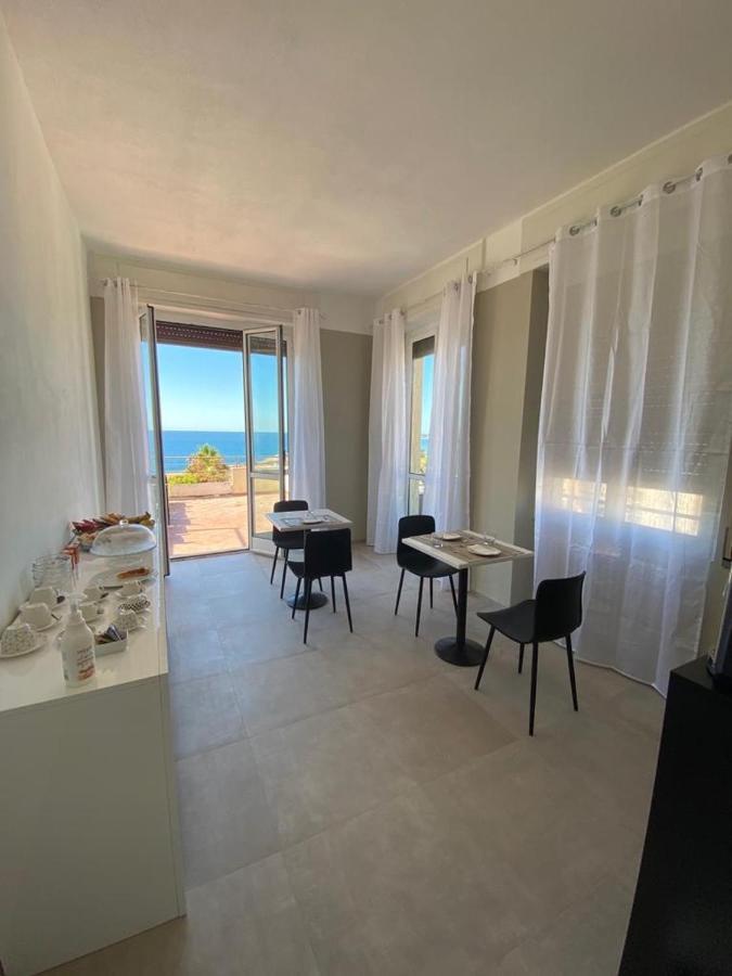 B&B Note Di Mare Imperia Bagian luar foto